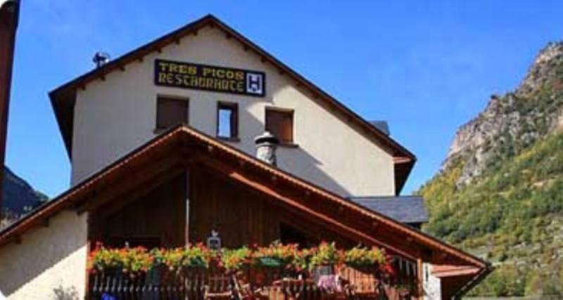Tres Picos Hotel Eriste Exterior foto